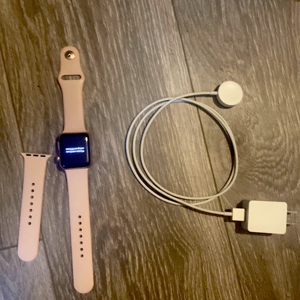 Rose gold Apple Watch Series 3 GPS + LTE come with charger